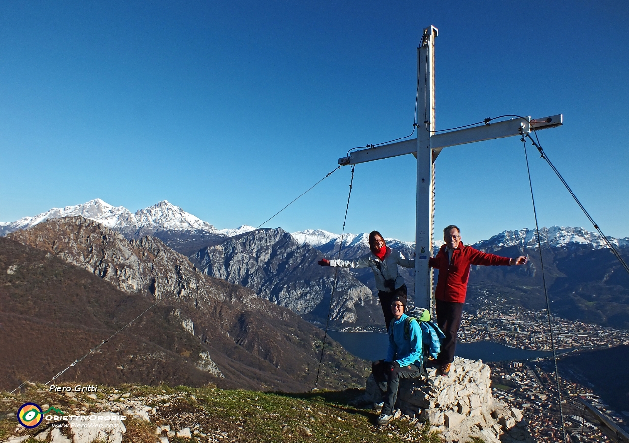 71 Croce Corno Birone con sfondo dalle Grigne al Resegone  .JPG